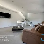 Arada - 4 In 1 Private Property, Free Parking And Hot Tub