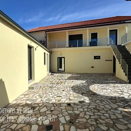 Arada - 4 In 1 Private Property, Free Parking And Hot Tub Hébergement de vacances *