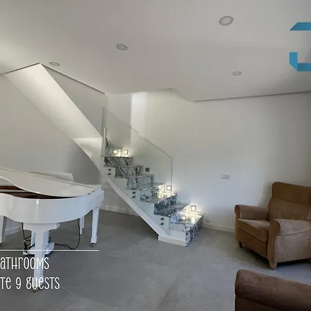 Arada - 4 In 1 Private Property, Free Parking And Hot Tub Hébergement de vacances